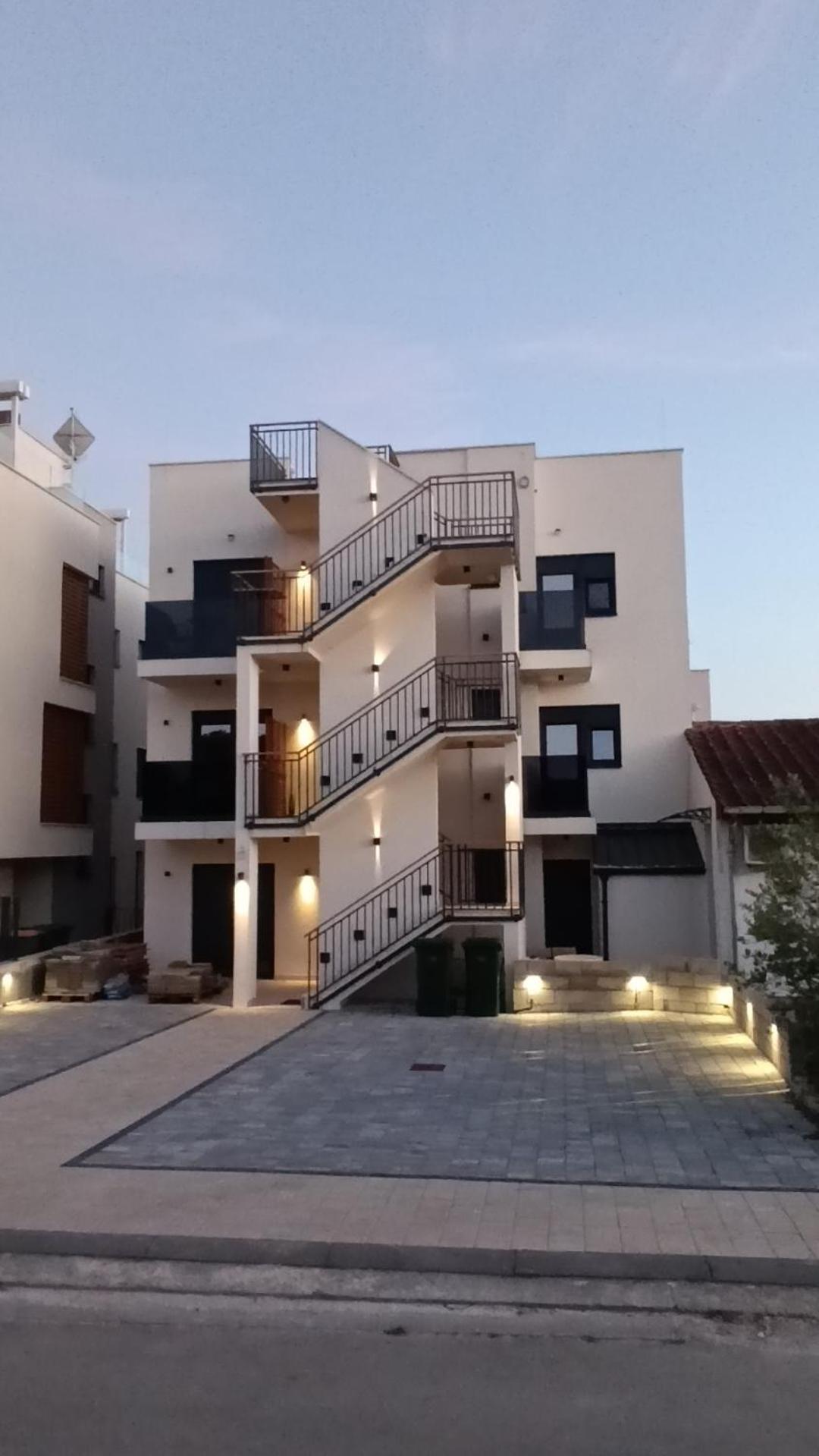 M&M Luxury Apartments Petrcane Exterior photo